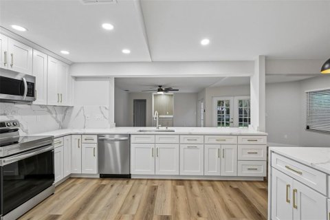 Купить виллу или дом в Клируотер, Флорида 7 комнат, 229.47м2, № 2321662 - фото 11
