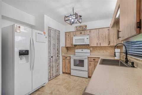 House in Inverness, Florida 2 bedrooms, 80.36 sq.m. № 1824304 - photo 18