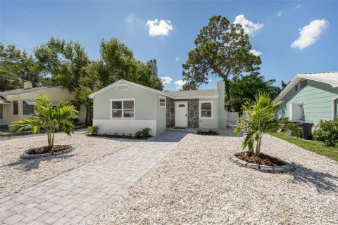 Casa en Gulfport, Florida 3 dormitorios, 108.88 m2 № 2377959