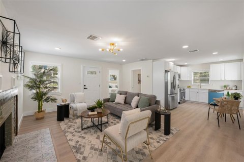 Casa en venta en Gulfport, Florida, 3 dormitorios, 108.88 m2 № 2377959 - foto 3