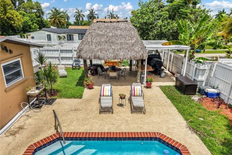 House in Miami, Florida 5 bedrooms, 230.4 sq.m. № 1887469 - photo 7