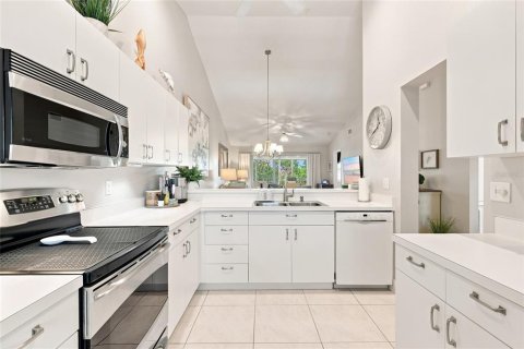 Condo in Sarasota, Florida, 2 bedrooms  № 2314665 - photo 13