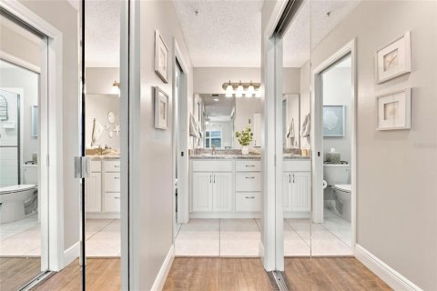 Condo in Sarasota, Florida, 2 bedrooms  № 2314665 - photo 26