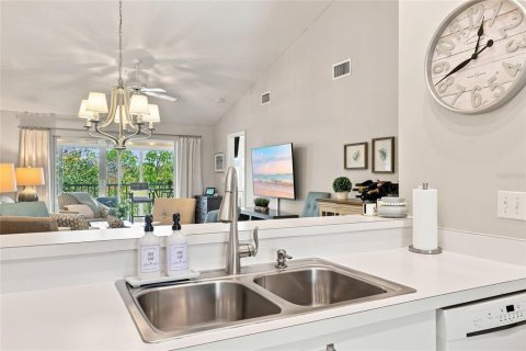 Condo in Sarasota, Florida, 2 bedrooms  № 2314665 - photo 16