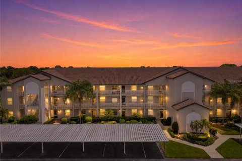Condo in Sarasota, Florida, 2 bedrooms  № 2314665 - photo 2