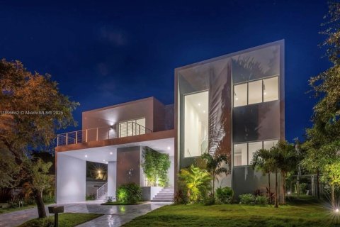 Casa en Key Biscayne, Florida 5 dormitorios, 349.5 m2 № 2016052