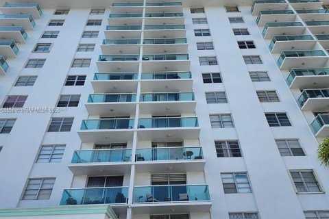 Copropriété à louer à North Miami Beach, Floride: 1 chambre, 74.32 m2 № 1801049 - photo 13