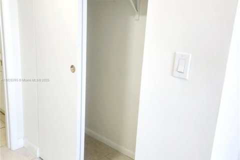 Copropriété à louer à North Miami Beach, Floride: 1 chambre, 74.32 m2 № 1801049 - photo 8
