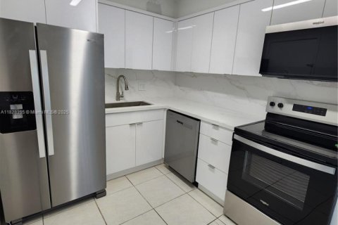 Copropriété à louer à North Miami Beach, Floride: 1 chambre, 74.32 m2 № 1801049 - photo 3