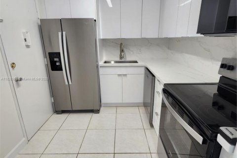 Copropriété à louer à North Miami Beach, Floride: 1 chambre, 74.32 m2 № 1801049 - photo 4