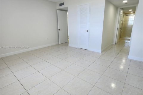 Copropriété à louer à North Miami Beach, Floride: 1 chambre, 74.32 m2 № 1801049 - photo 6