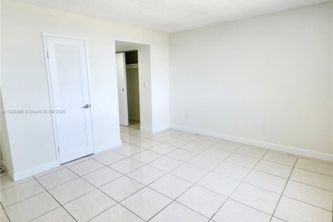 Copropriété à louer à North Miami Beach, Floride: 1 chambre, 74.32 m2 № 1801049 - photo 7
