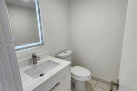 Copropriété à louer à North Miami Beach, Floride: 1 chambre, 74.32 m2 № 1801049 - photo 5
