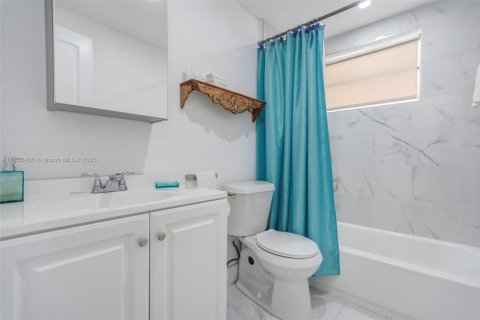 Condominio en venta en Miami Beach, Florida, 37.25 m2 № 1937699 - foto 13