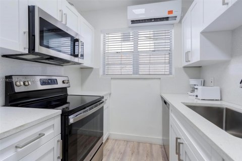 Condominio en venta en Miami Beach, Florida, 37.25 m2 № 1937699 - foto 10