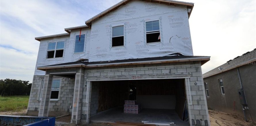 House in Zellwood, Florida 5 bedrooms, 354.7 sq.m. № 2403695