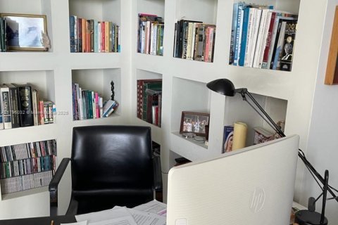 Снять в аренду кондоминиум в Ки-Бискейн, Флорида 3 спальни, 219.81м2, № 2037764 - фото 13