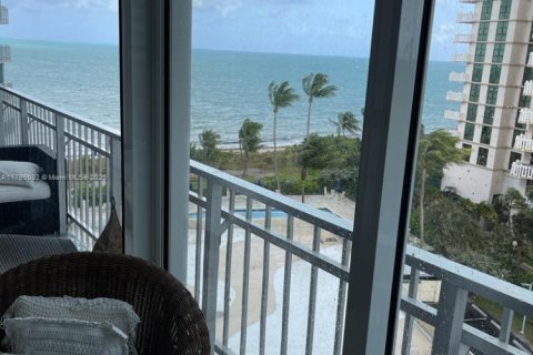 Снять в аренду кондоминиум в Ки-Бискейн, Флорида 3 спальни, 219.81м2, № 2037764 - фото 16