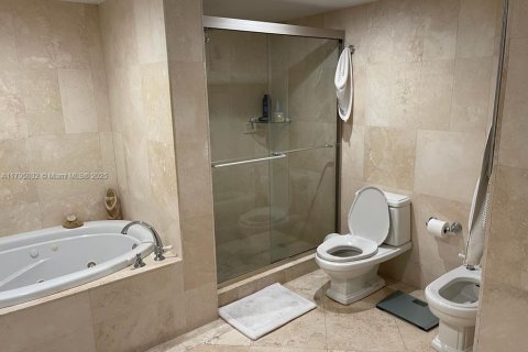 Снять в аренду кондоминиум в Ки-Бискейн, Флорида 3 спальни, 219.81м2, № 2037764 - фото 14