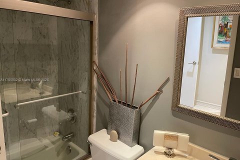 Снять в аренду кондоминиум в Ки-Бискейн, Флорида 3 спальни, 219.81м2, № 2037764 - фото 2