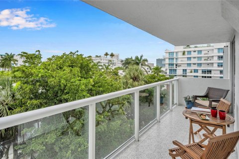 Купить кондоминиум в Бей-Харбор-Айлендс, Флорида 2 спальни, 133.87м2, № 1462596 - фото 4