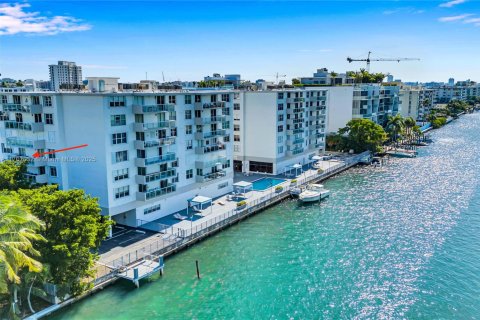 Купить кондоминиум в Бей-Харбор-Айлендс, Флорида 2 спальни, 133.87м2, № 1462596 - фото 8