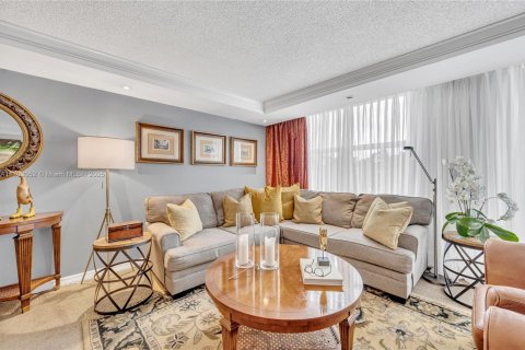 Купить кондоминиум в Бей-Харбор-Айлендс, Флорида 2 спальни, 133.87м2, № 1462596 - фото 15