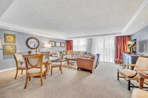 Купить кондоминиум в Бей-Харбор-Айлендс, Флорида 2 спальни, 133.87м2, № 1462596 - фото 16