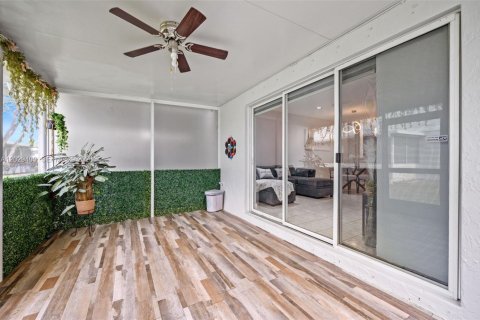 House in Pembroke Pines, Florida 2 bedrooms, 103.49 sq.m. № 2082947 - photo 27