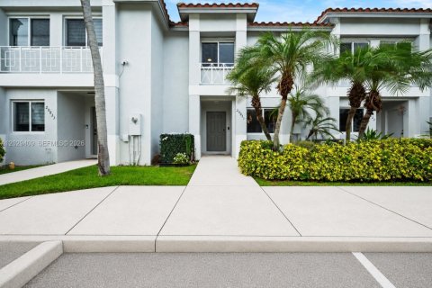 House in Pembroke Pines, Florida 2 bedrooms, 103.49 sq.m. № 2082947