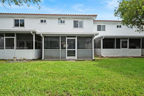 House in Pembroke Pines, Florida 2 bedrooms, 103.49 sq.m. № 2082947 - photo 28