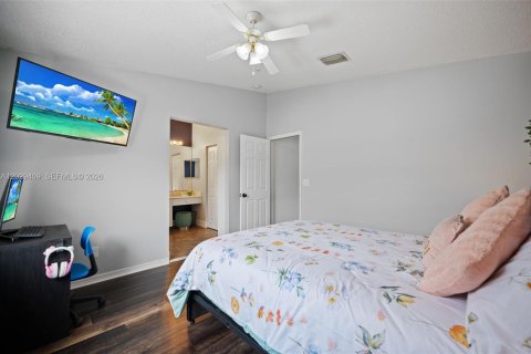 House in Pembroke Pines, Florida 2 bedrooms, 103.49 sq.m. № 2082947 - photo 21