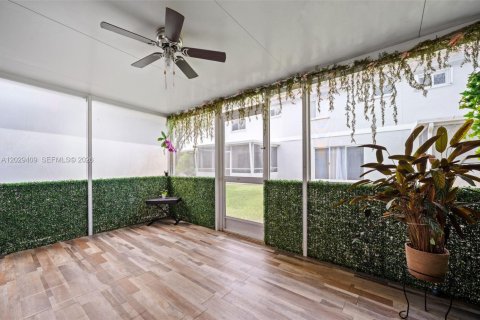 House in Pembroke Pines, Florida 2 bedrooms, 103.49 sq.m. № 2082947 - photo 26