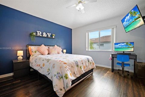 House in Pembroke Pines, Florida 2 bedrooms, 103.49 sq.m. № 2082947 - photo 20