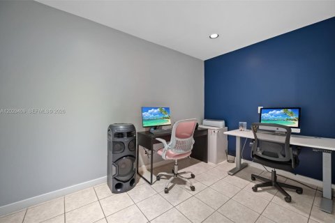 House in Pembroke Pines, Florida 2 bedrooms, 103.49 sq.m. № 2082947 - photo 8