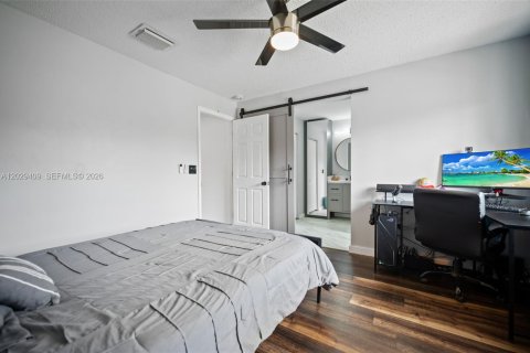 House in Pembroke Pines, Florida 2 bedrooms, 103.49 sq.m. № 2082947 - photo 16