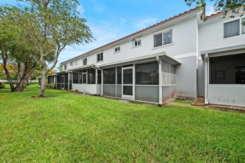 House in Pembroke Pines, Florida 2 bedrooms, 103.49 sq.m. № 2082947 - photo 29