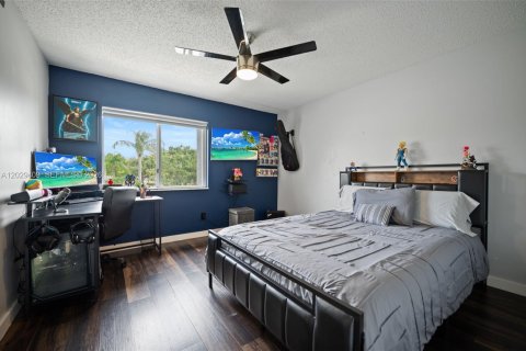House in Pembroke Pines, Florida 2 bedrooms, 103.49 sq.m. № 2082947 - photo 15
