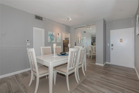 Condominio en venta en Miami Beach, Florida, 1 dormitorio, 79.06 m2 № 1949772 - foto 10