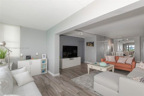 Condominio en venta en Miami Beach, Florida, 1 dormitorio, 79.06 m2 № 1949772 - foto 7
