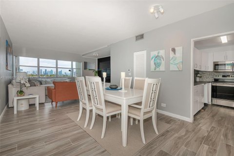 Condominio en venta en Miami Beach, Florida, 1 dormitorio, 79.06 m2 № 1949772 - foto 2