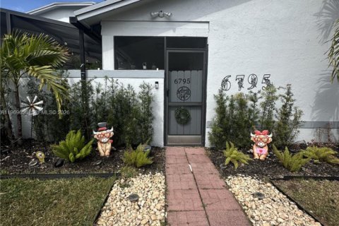 Condominio en venta en Miami, Florida, 2 dormitorios, 78.5 m2 № 2030380 - foto 13