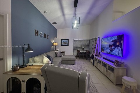 Condominio en venta en Miami, Florida, 2 dormitorios, 78.5 m2 № 2030380 - foto 2