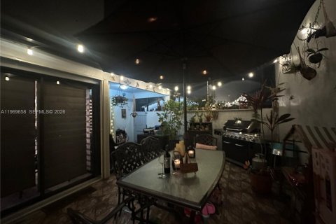 Condominio en venta en Miami, Florida, 2 dormitorios, 78.5 m2 № 2030380 - foto 12