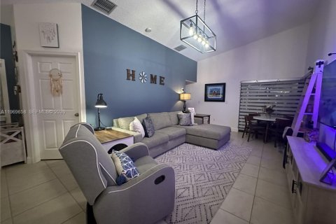 Condominio en Miami, Florida, 2 dormitorios  № 2030380