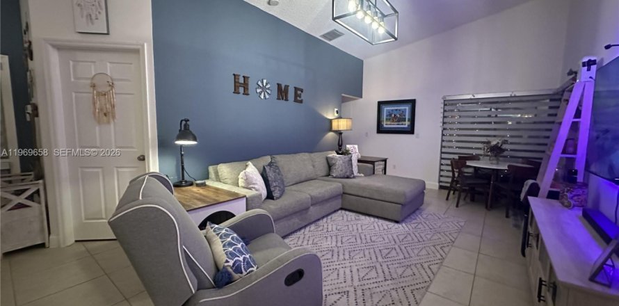 Condominio en Miami, Florida, 2 dormitorios № 2030380