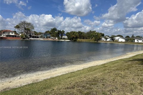 Condominio en venta en Miami, Florida, 2 dormitorios, 78.5 m2 № 2030380 - foto 15