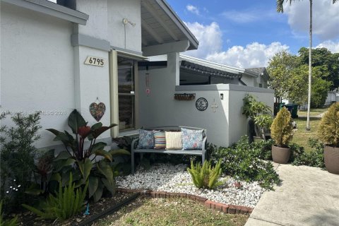 Condominio en venta en Miami, Florida, 2 dormitorios, 78.5 m2 № 2030380 - foto 14