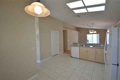 House in New Port Richey, Florida 3 bedrooms, 119.29 sq.m. № 1886245 - photo 11