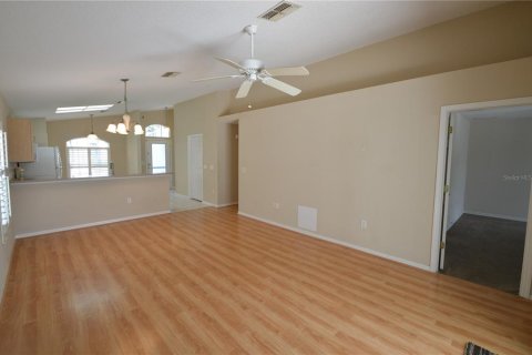 House in New Port Richey, Florida 3 bedrooms, 119.29 sq.m. № 1886245 - photo 16